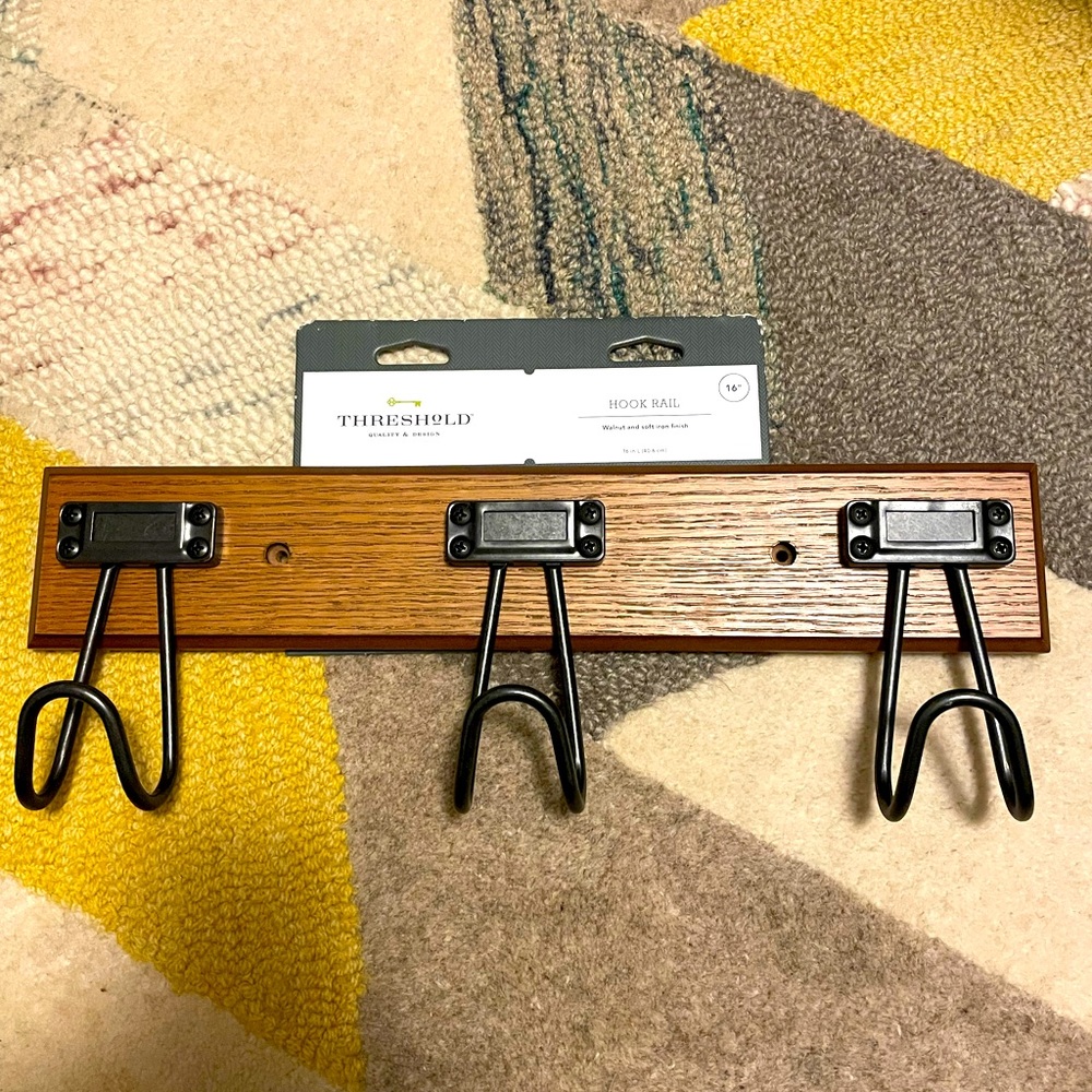 NWT threshold hook rail
